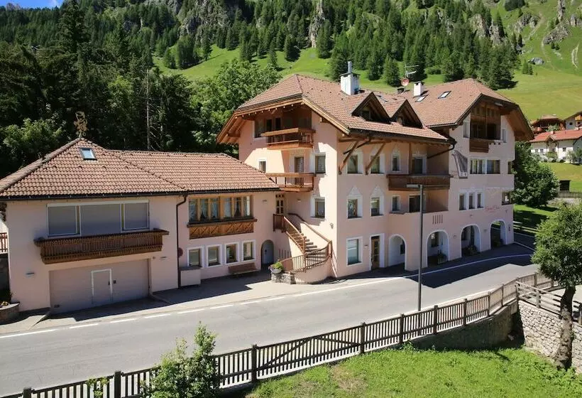 ホテル Garni Criss