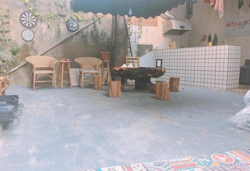 Szálloda Guilin Hundred Lives Youth Hostel