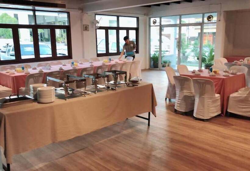 Отель Sinkiat Thani