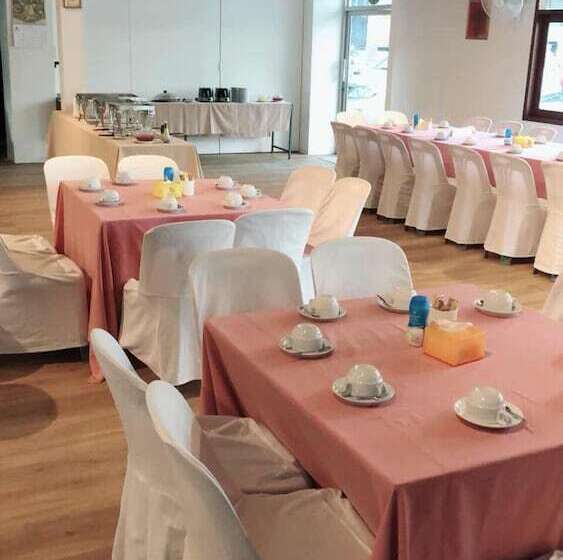 Отель Sinkiat Thani