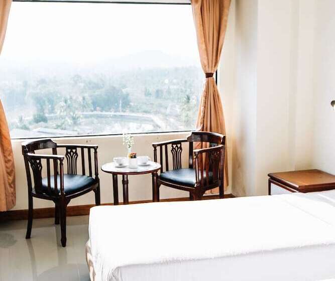 Отель Sinkiat Thani