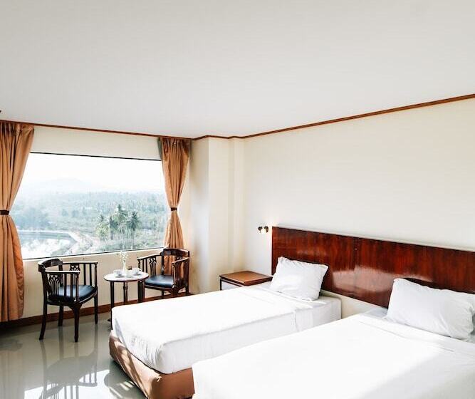 Отель Sinkiat Thani