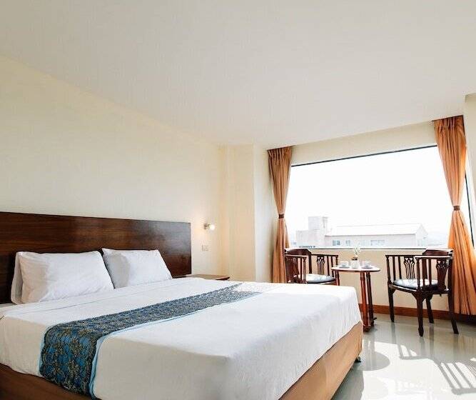 Отель Sinkiat Thani