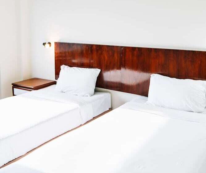 Отель Sinkiat Thani