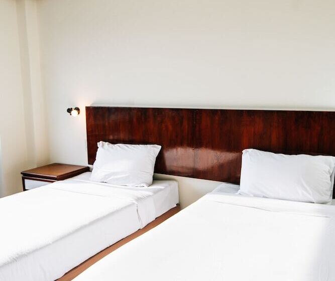 Отель Sinkiat Thani