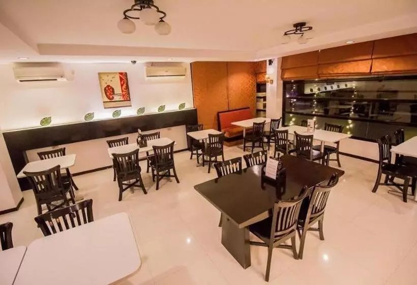 Hotelli The Red Palm Suites And Restaurant