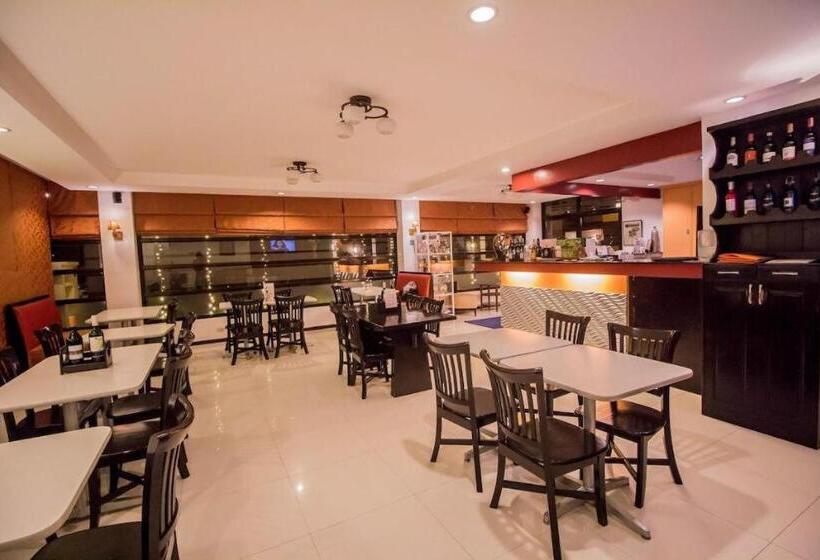 Hotel The Red Palm Suites And Restaurant