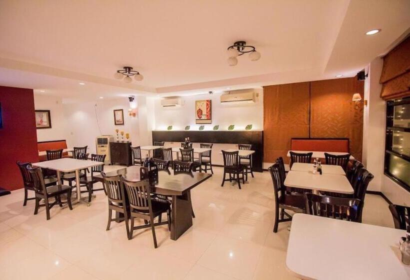 Hotel The Red Palm Suites And Restaurant