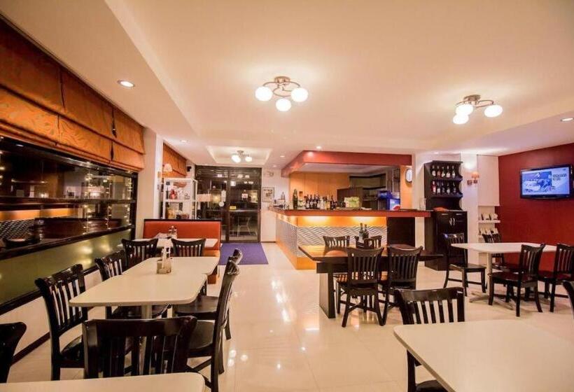 Hotel The Red Palm Suites And Restaurant