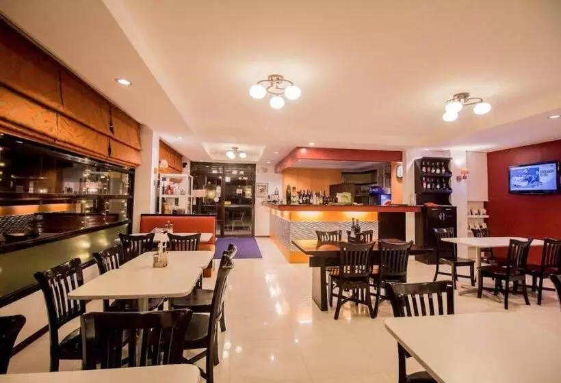 Hotelli The Red Palm Suites And Restaurant