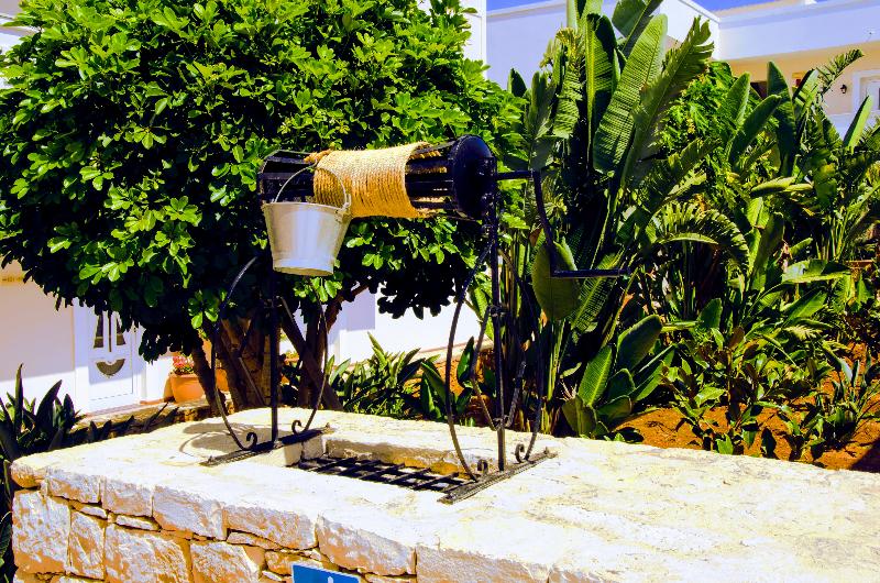 Yiannis Manos Hotel Resort