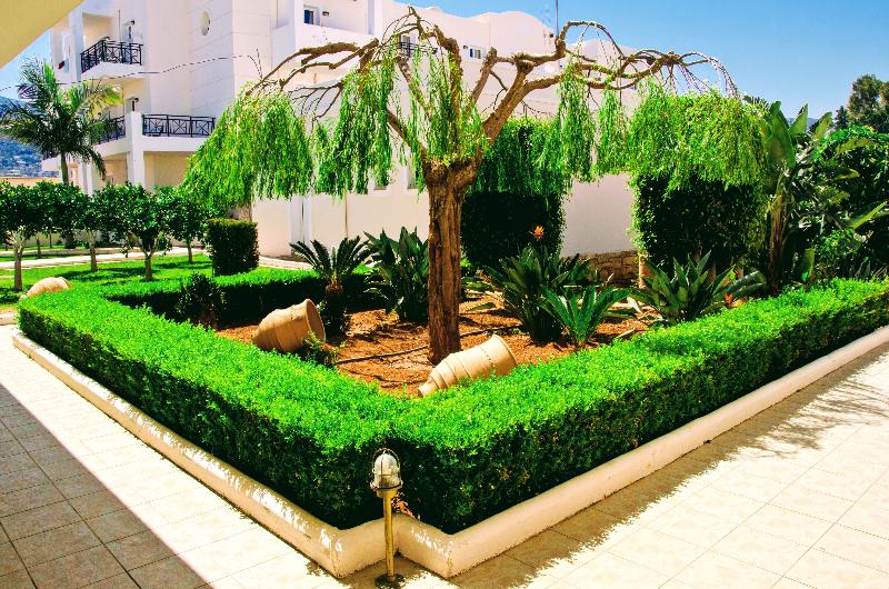 Yiannis Manos Hotel Resort