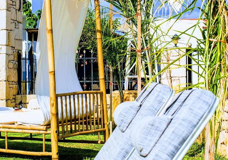 Yiannis Manos Hotel Resort