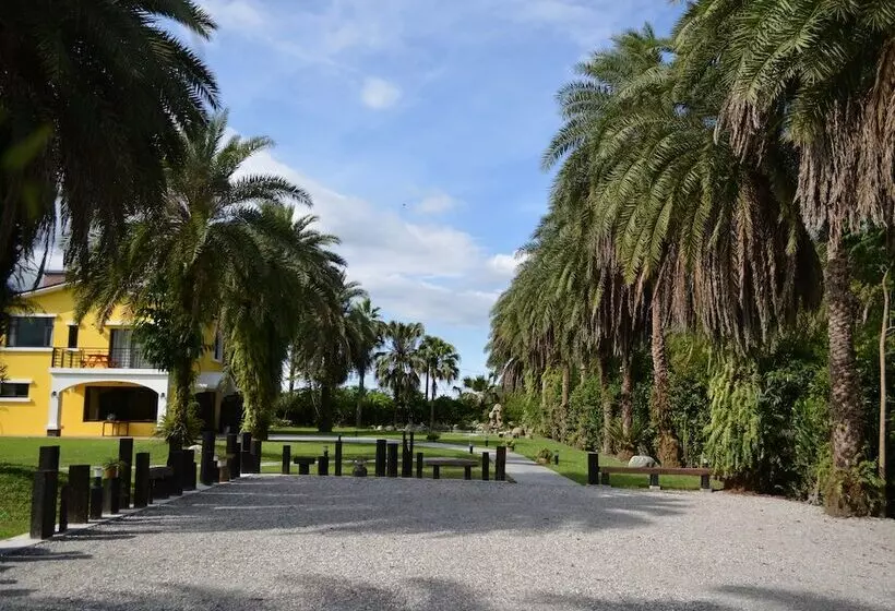 هتل Greenfield Villa