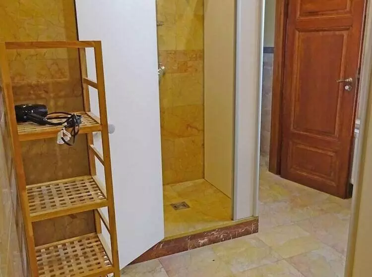 Hotelli Hummel Hostel   Historische Stadtvilla Mit Garten