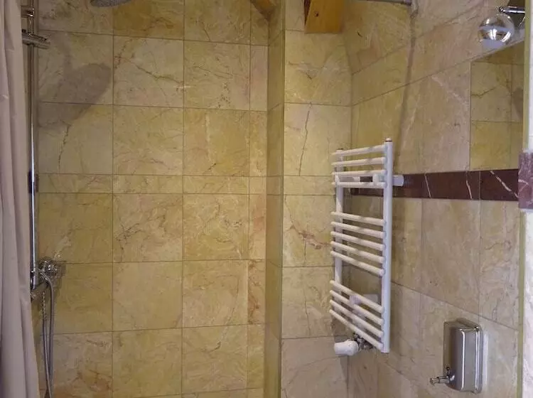 Hotelli Hummel Hostel   Historische Stadtvilla Mit Garten