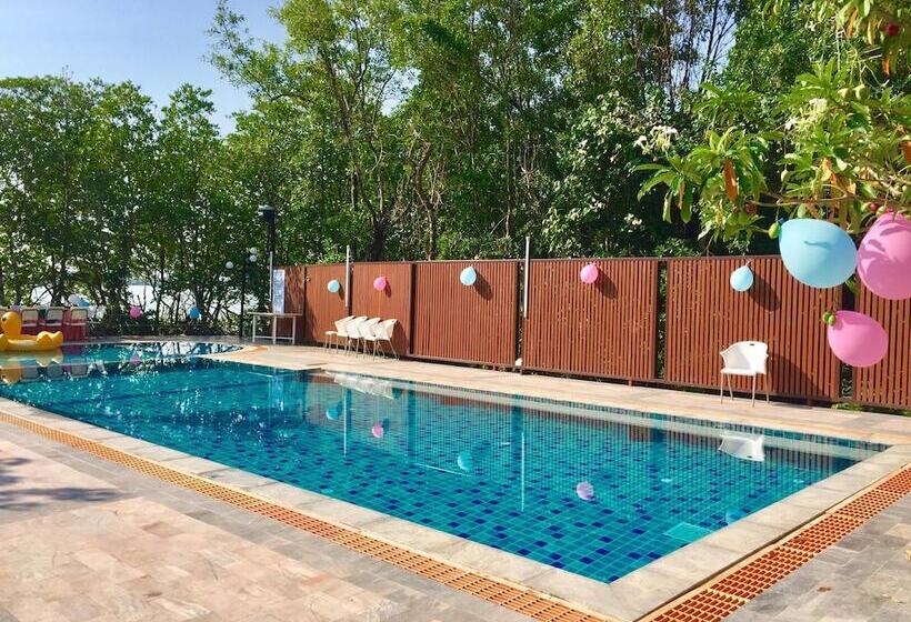 Khum Sai Ngam Hotel & Resort