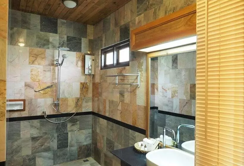 Khum Sai Ngam Hotel & Resort