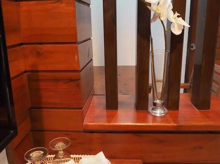 Khum Sai Ngam Hotel & Resort