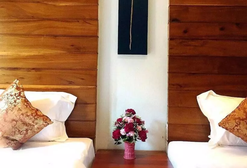 Khum Sai Ngam Hotel & Resort