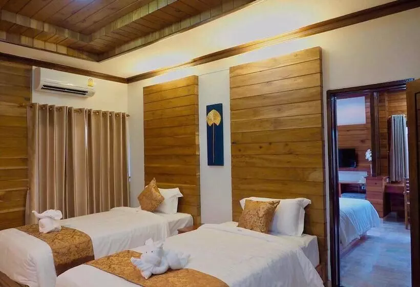 Khum Sai Ngam Hotel & Resort