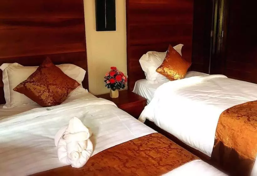 Khum Sai Ngam Hotel & Resort