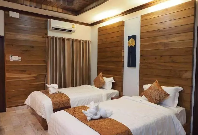 Khum Sai Ngam Hotel & Resort