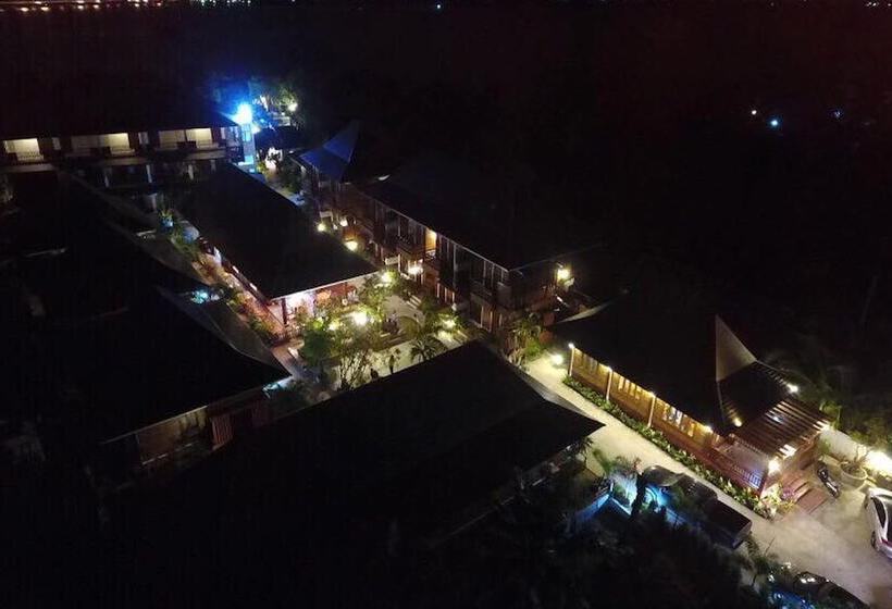 Khum Sai Ngam Hotel & Resort