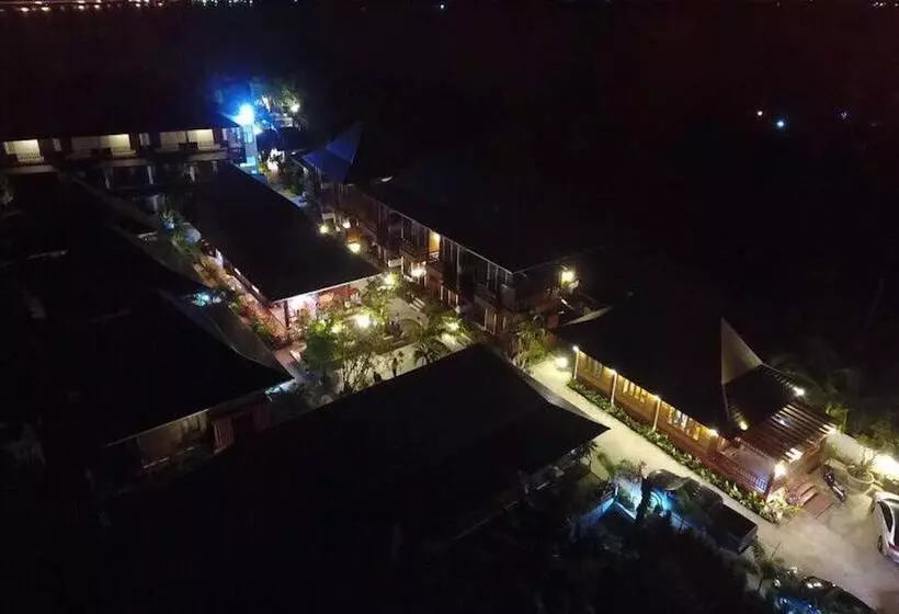 Khum Sai Ngam Hotel & Resort