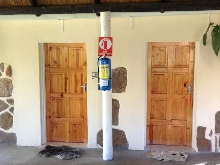 هتل Lynn S Guest House