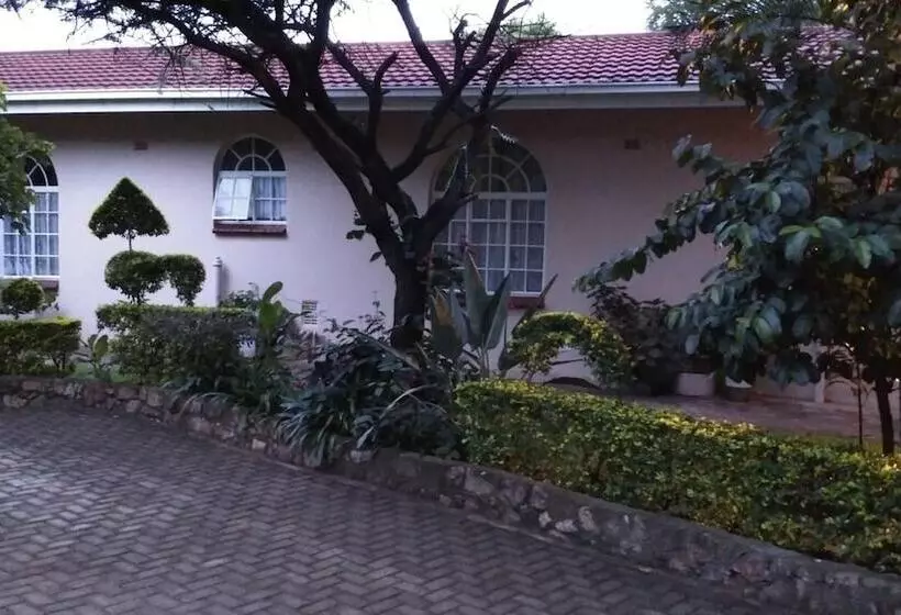 هتل Lynn S Guest House