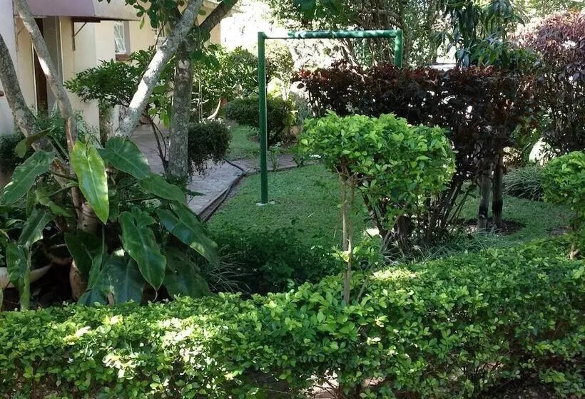 هتل Lynn S Guest House