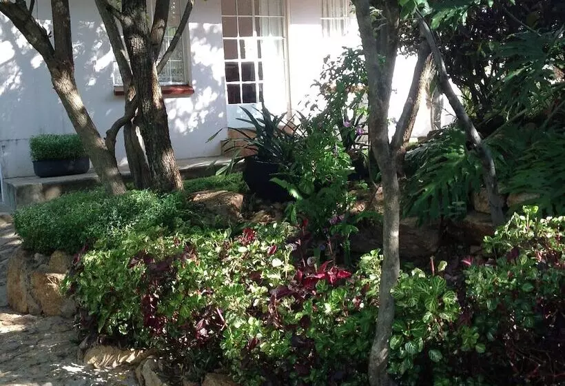 هتل Lynn S Guest House