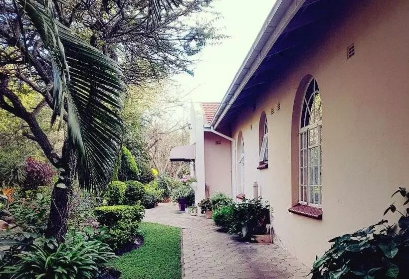 هتل Lynn S Guest House