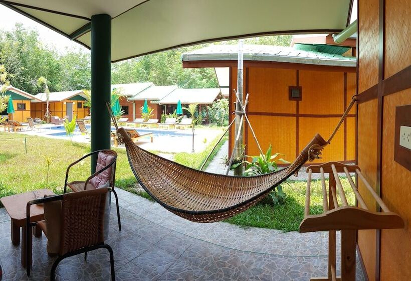 호텔 New Paradise Home Resort