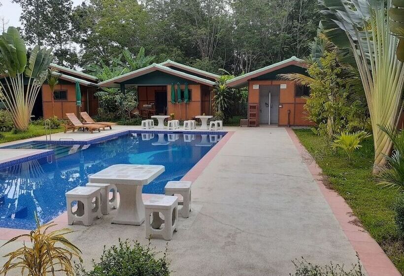 호텔 New Paradise Home Resort