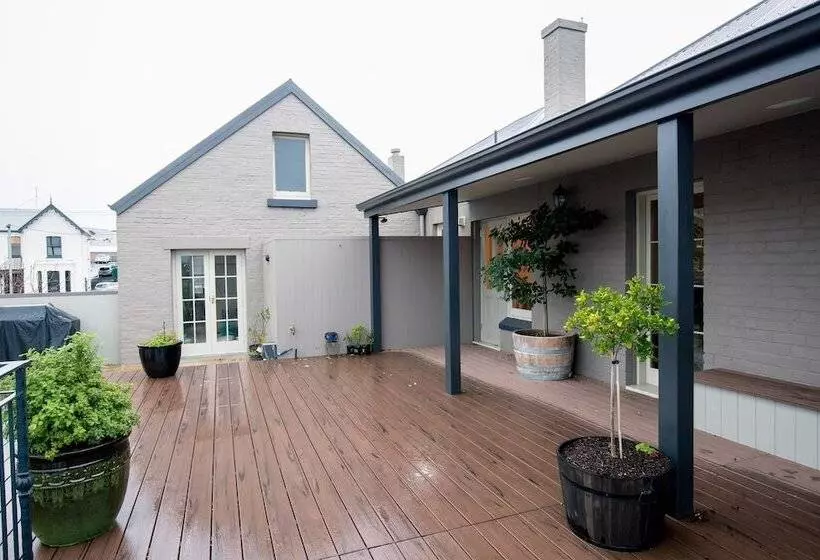 هتل The Tasmanian Inn