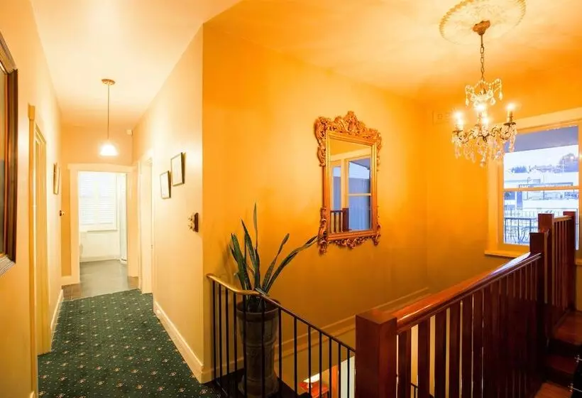 هتل The Tasmanian Inn
