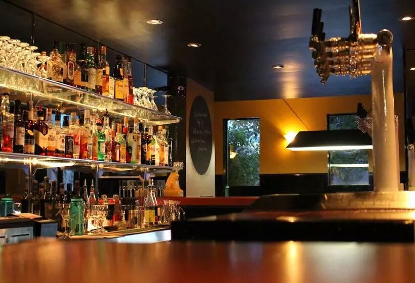 هتل The Tasmanian Inn