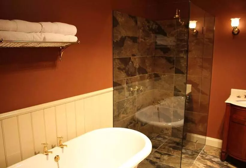 هتل The Tasmanian Inn