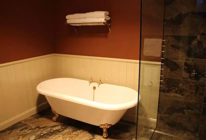هتل The Tasmanian Inn