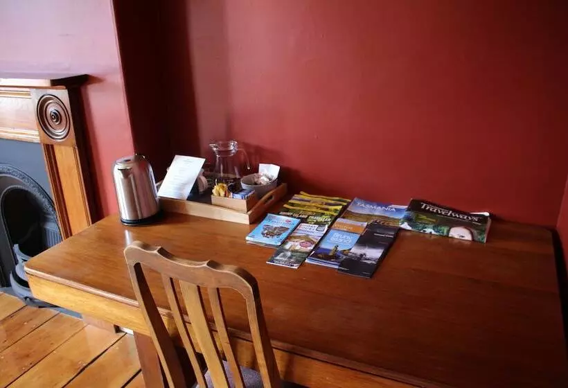 هتل The Tasmanian Inn