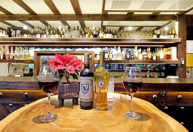 هتل Tudor Dynasty Homestay