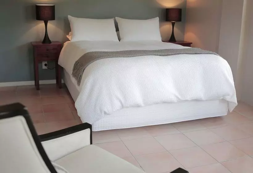 هتل Villa Apartments Westside