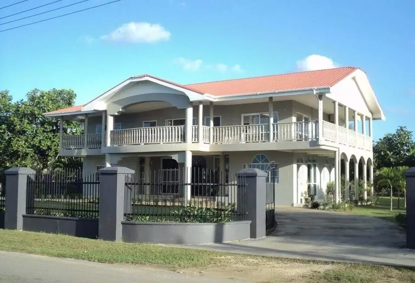 هتل Villa Apartments Westside