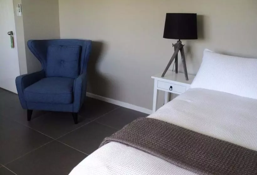 هتل Villa Apartments Westside