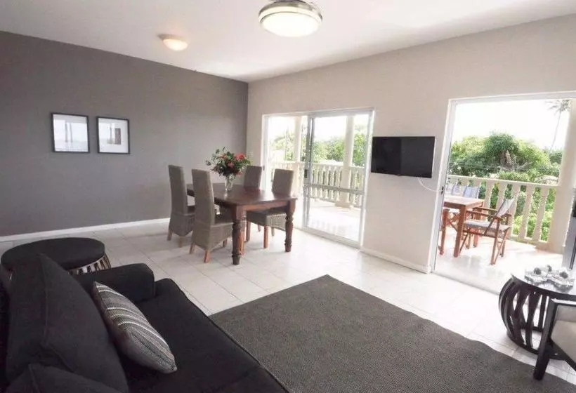 هتل Villa Apartments Westside