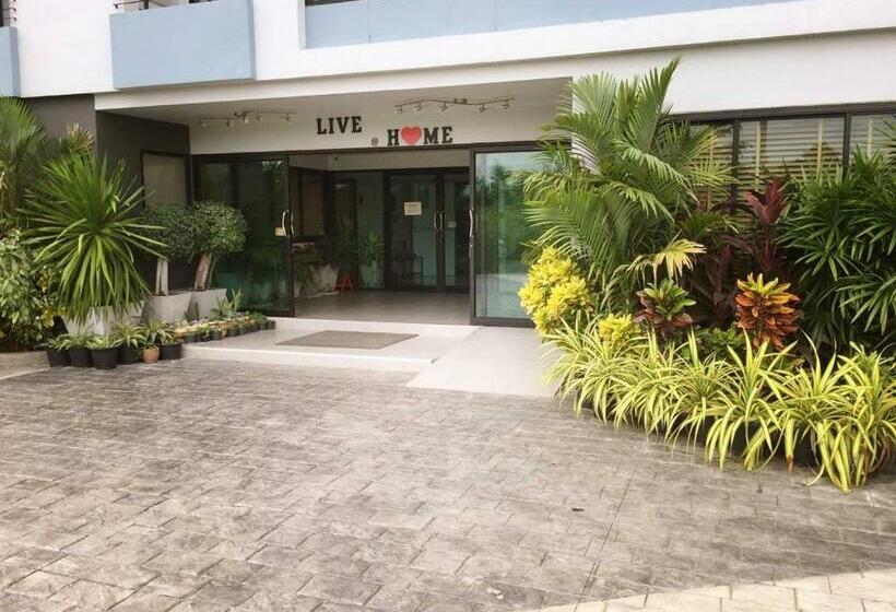 هتل Live At Home Sukhumvit 105