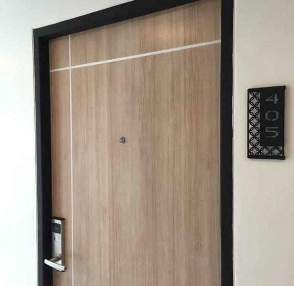 هتل Live At Home Sukhumvit 105