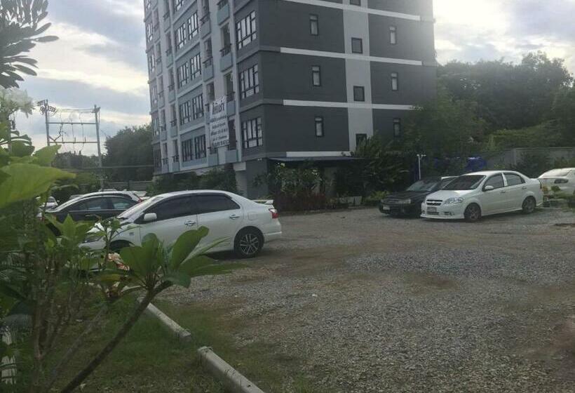 هتل Live At Home Sukhumvit 105